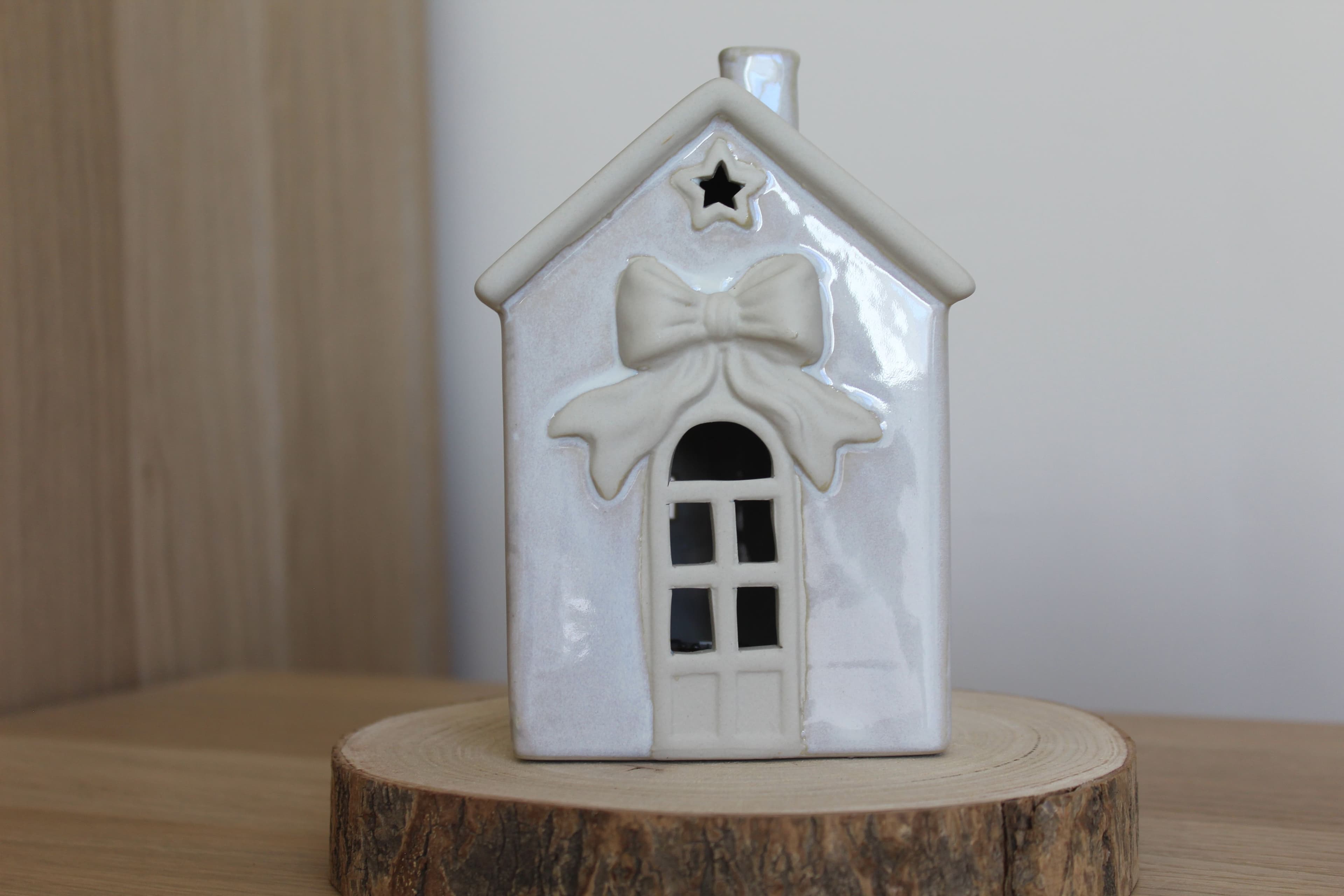 LED Neutral Bow House Medium