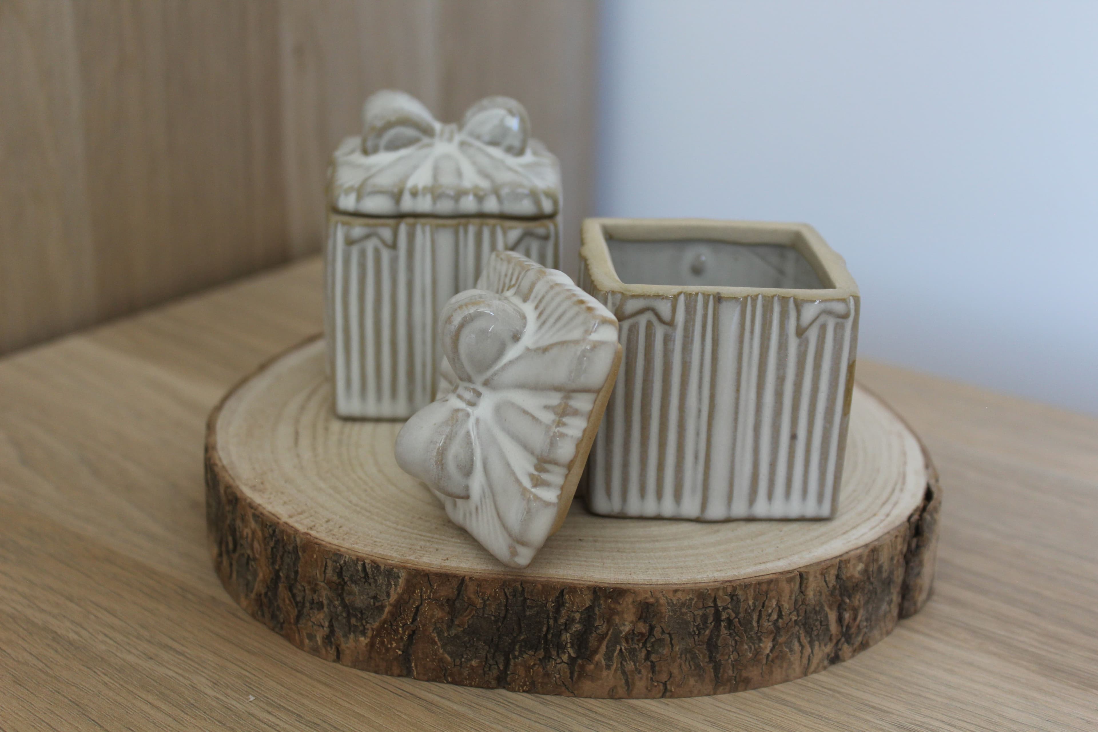 White Ceramic Bow Trinket Box